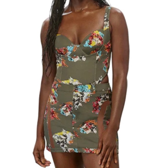 IVY PARK x ADIDAS | ⭐️ HOST PICK ⭐️ MINI SKIRT CRYSTAL FLORAL DARK KHAKI - Picture 2 of 15